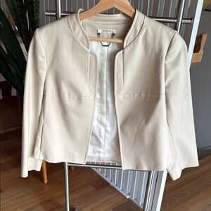 Chic Crop Cream Women's Blazer